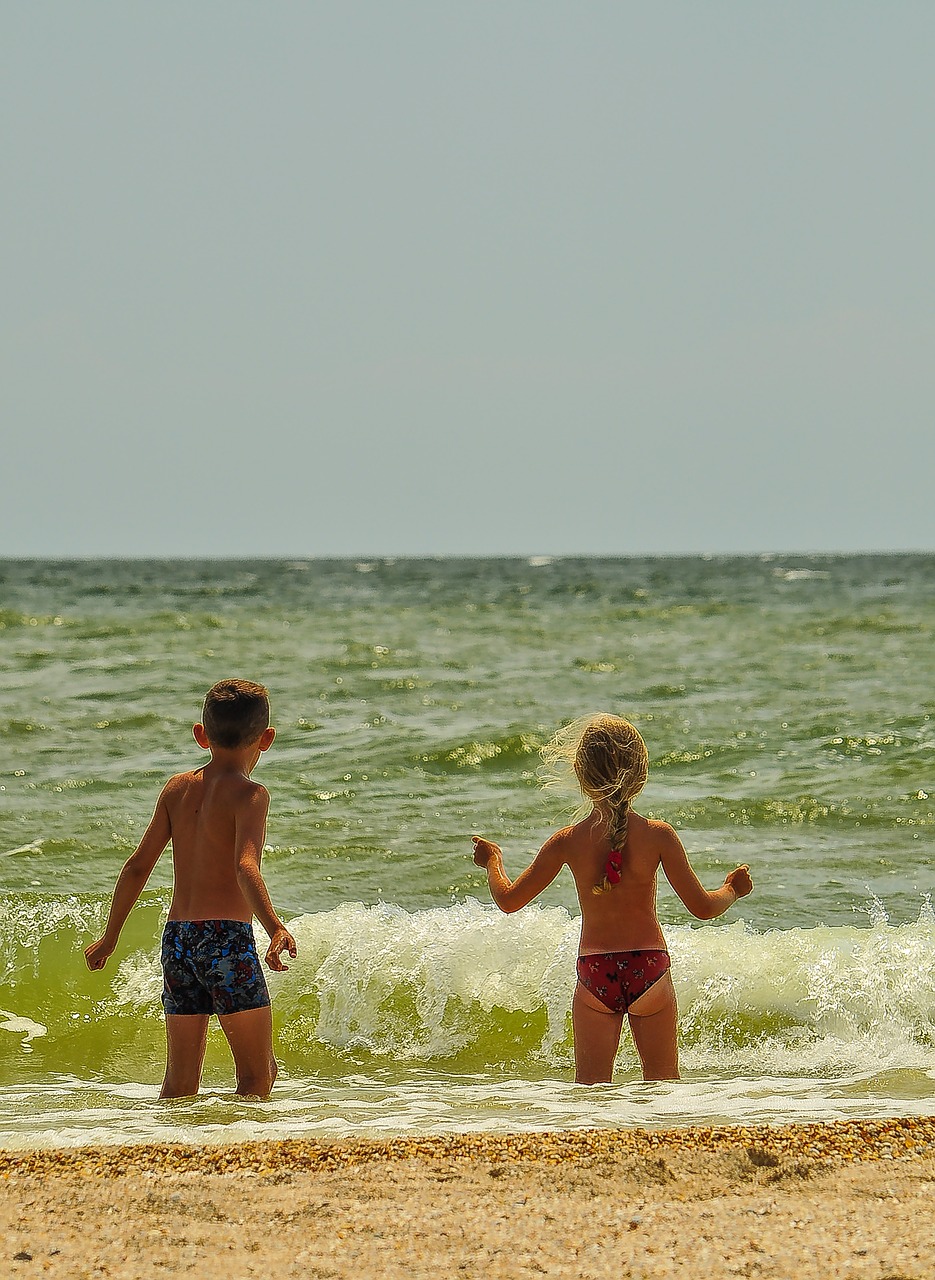 kids sea wave free photo