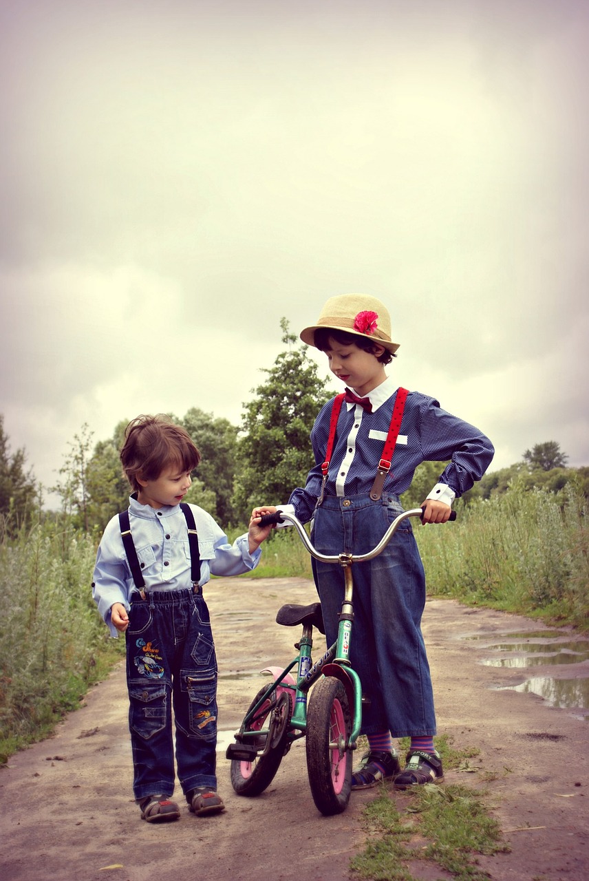 kids bike brothers free photo