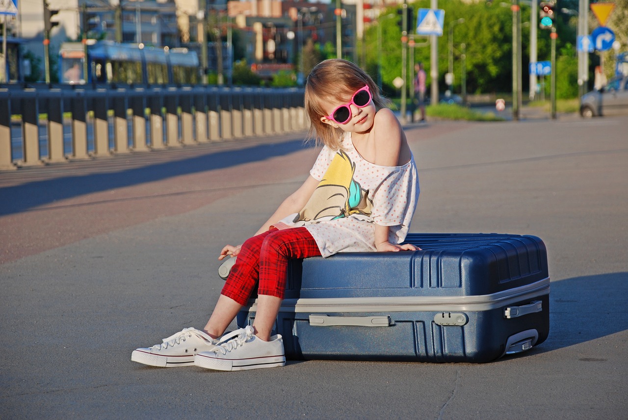 kids  vacation  suitcase free photo