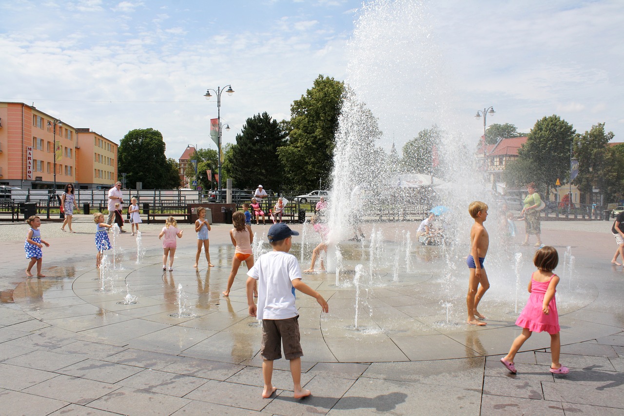 kids  fountain  summer free photo