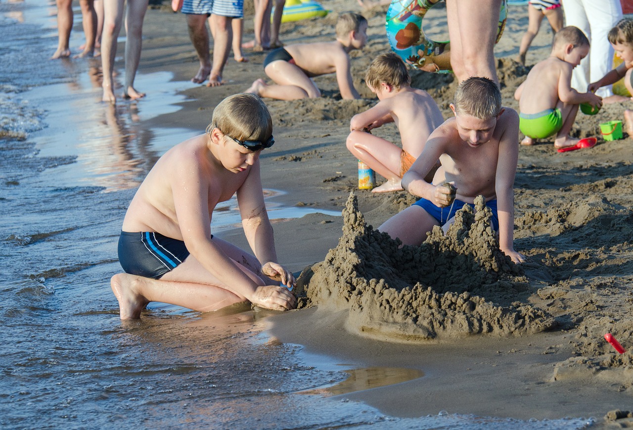 kids beach game free photo