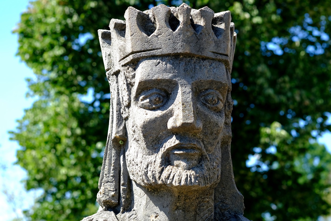 king face figure free photo