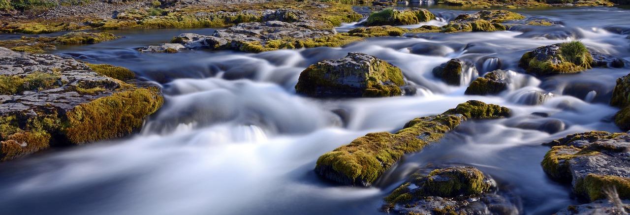 kirkjufell river river flow free photo