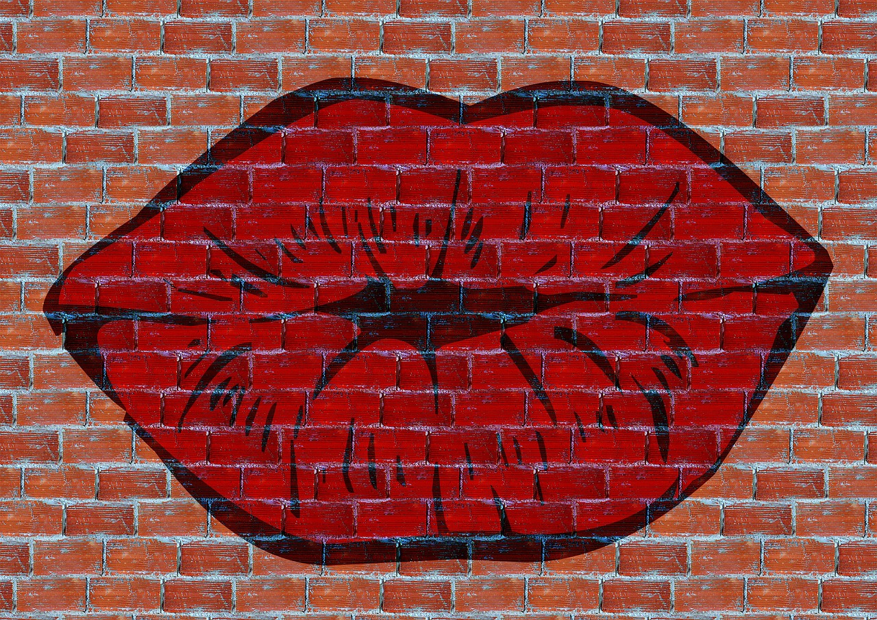 kiss lips mouth free photo