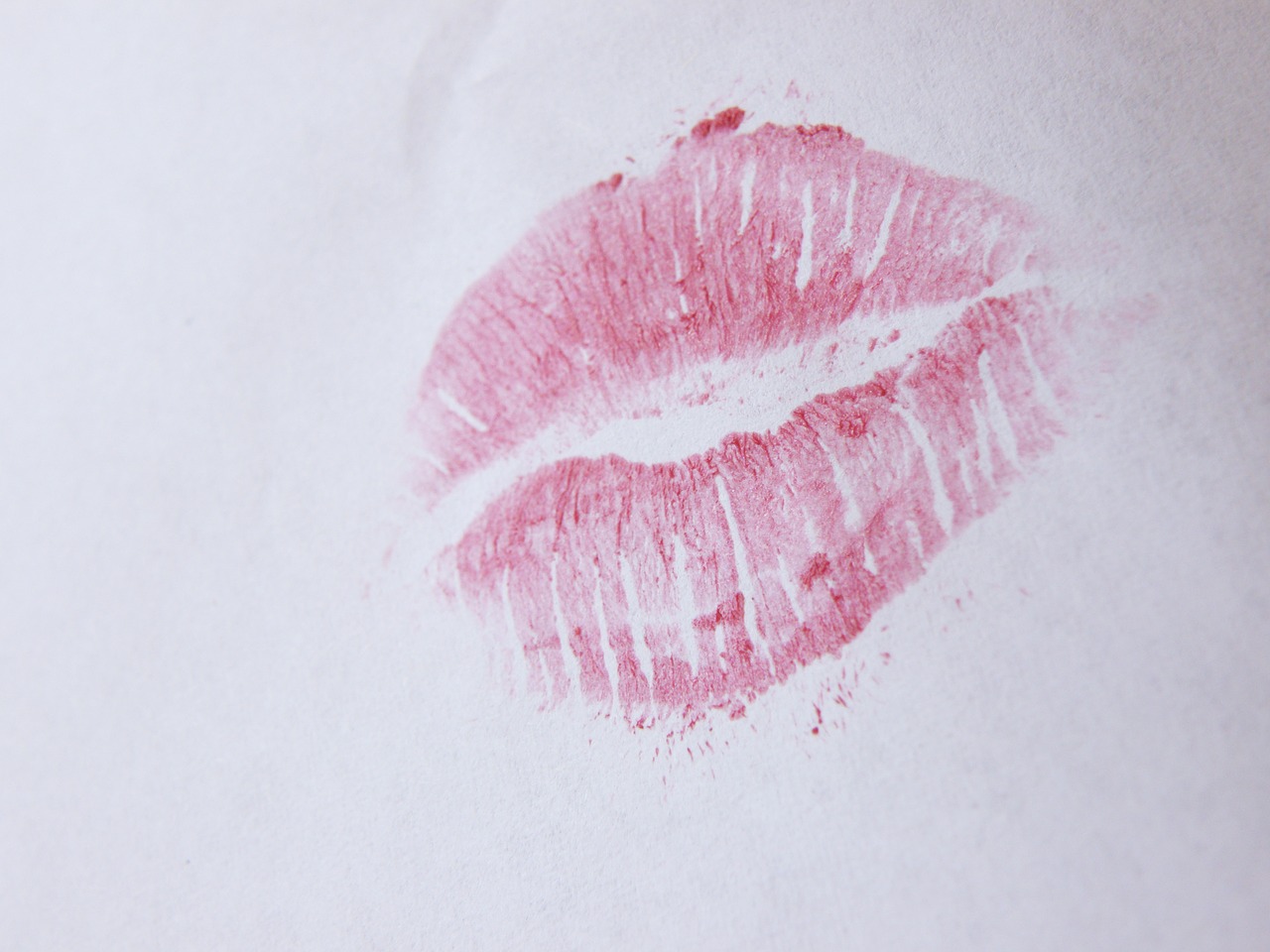 kiss lipstick pink free photo