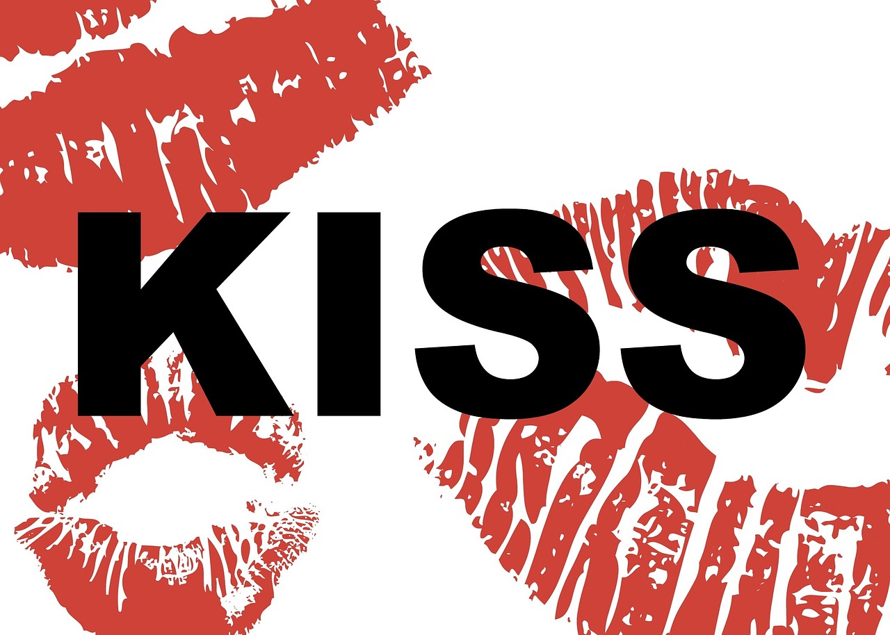 kiss red lips free photo