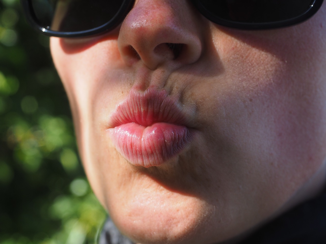kiss mouth pouty lips kiss free photo