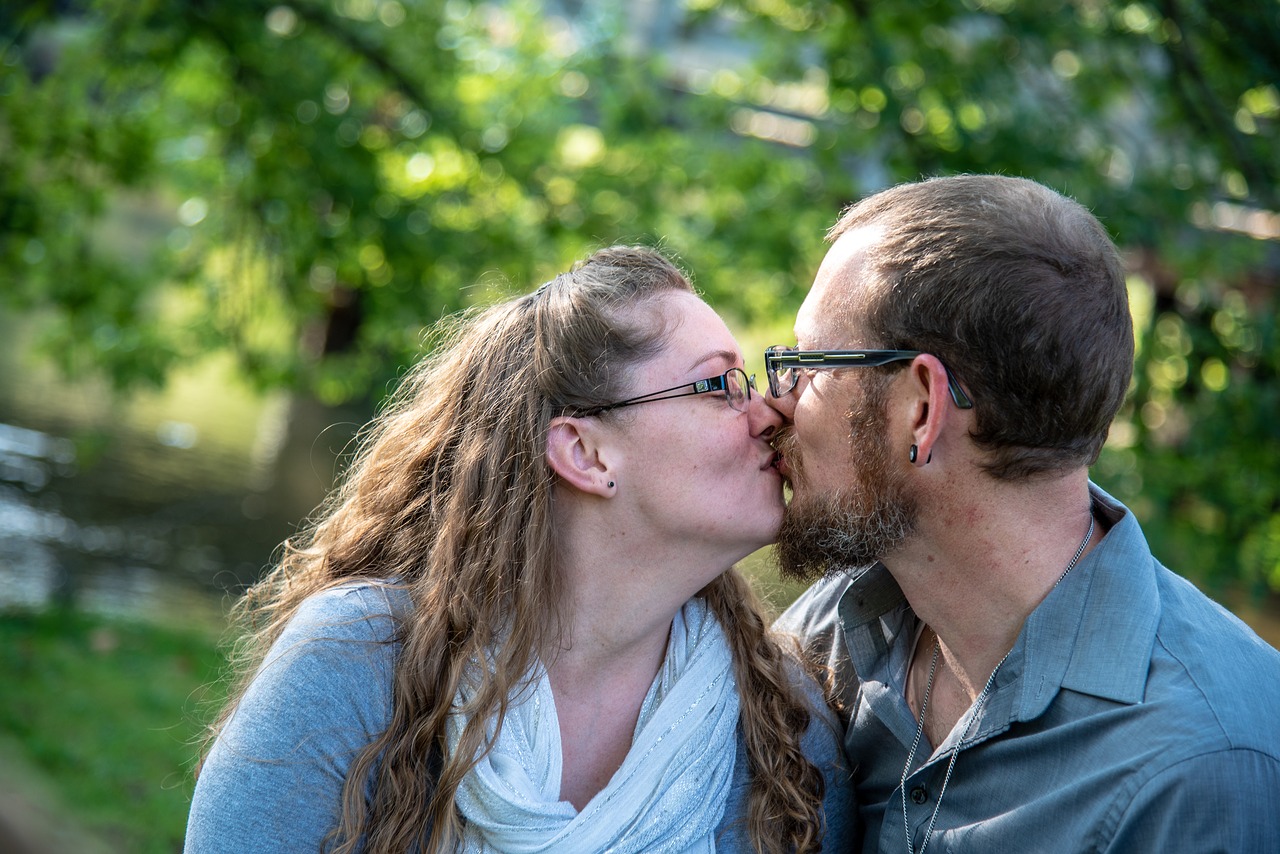 Kissing, couple, love, man, woman - free image from needpix.com
