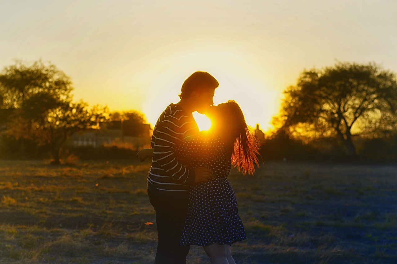 kissing couple romance sunset free photo