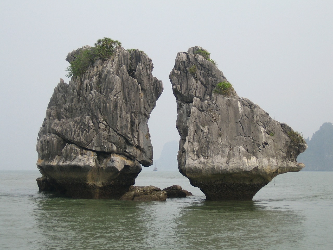 kissing rocks halong bay vietnam free photo