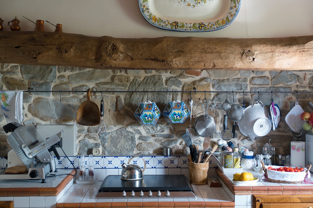 kitchen tuscan wooden beams free photo