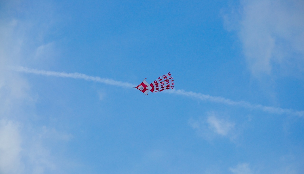 kite red jet free photo