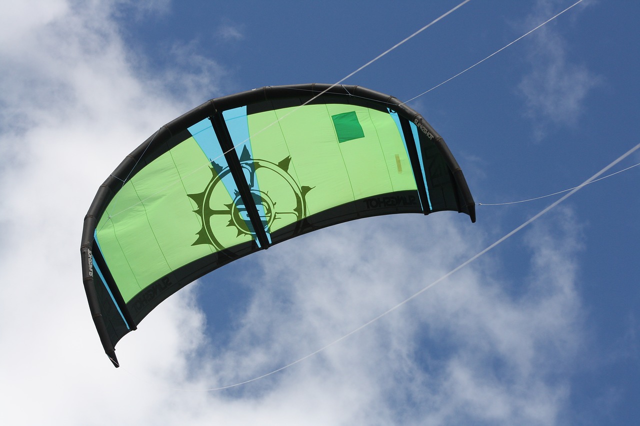 kite kiteboarding kitesurfing free photo