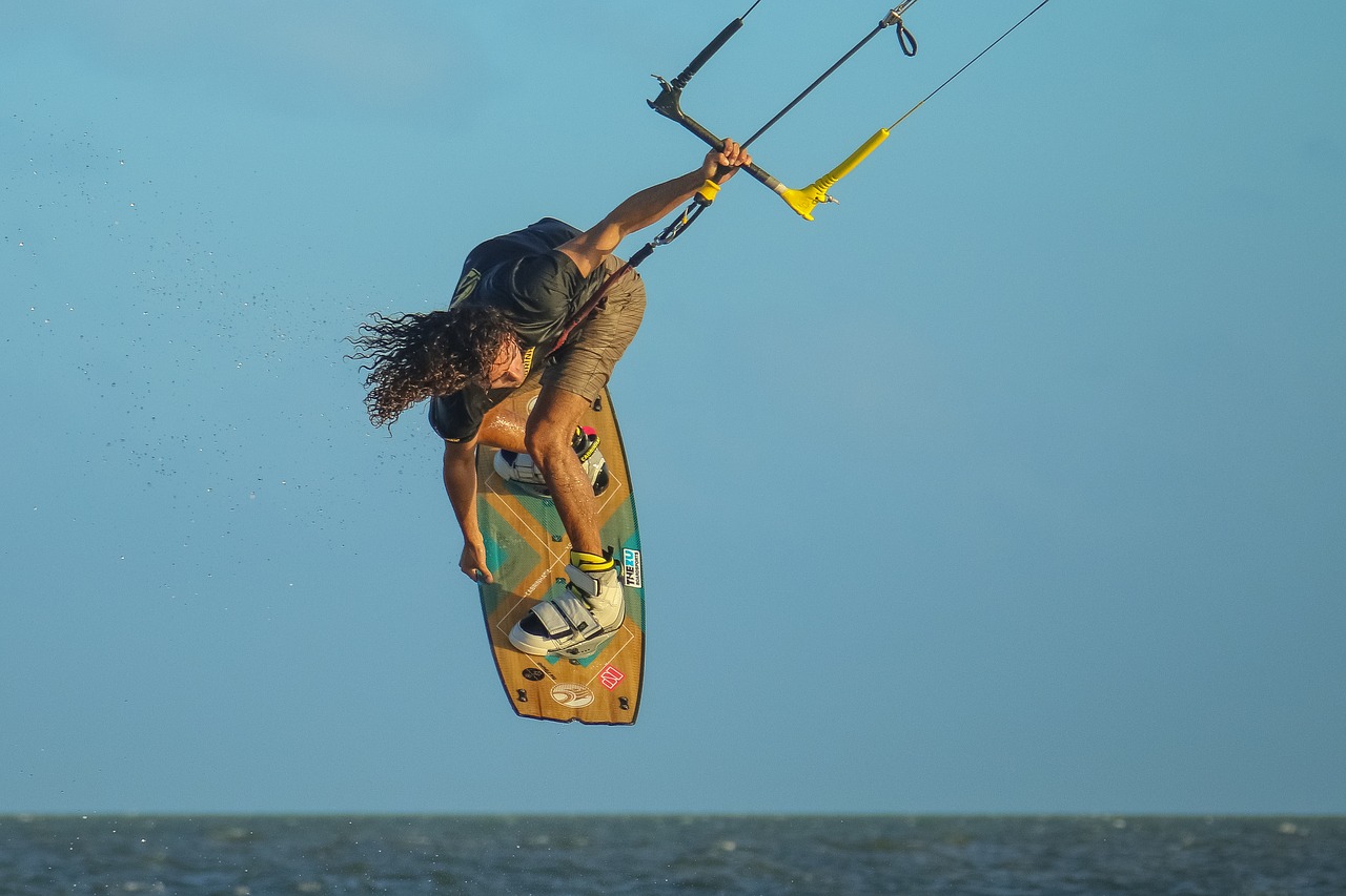 kitesurf  kiteboarding  sport free photo