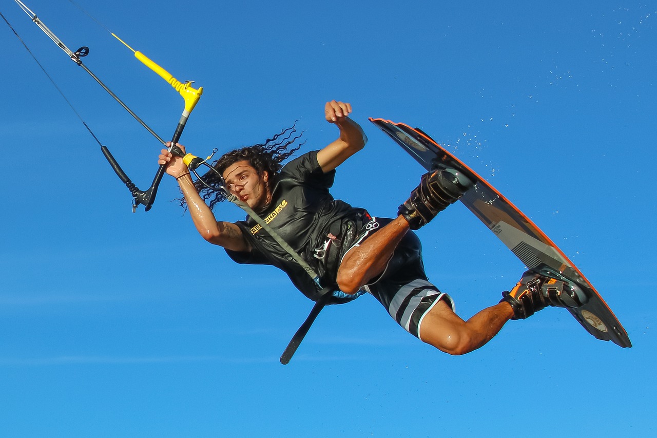 kitesurf  kiteboarding  kitesurfing free photo