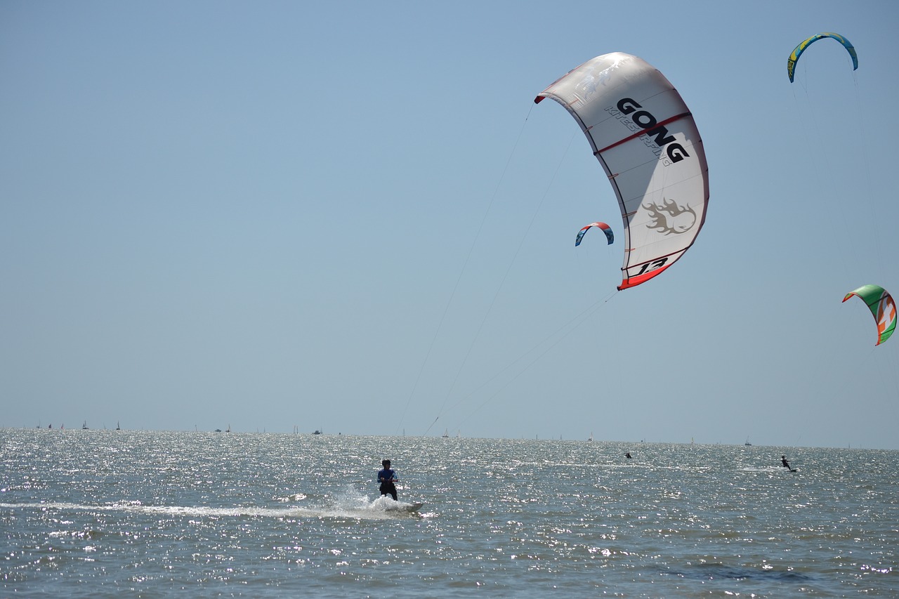 kitesurfing  water  sea free photo