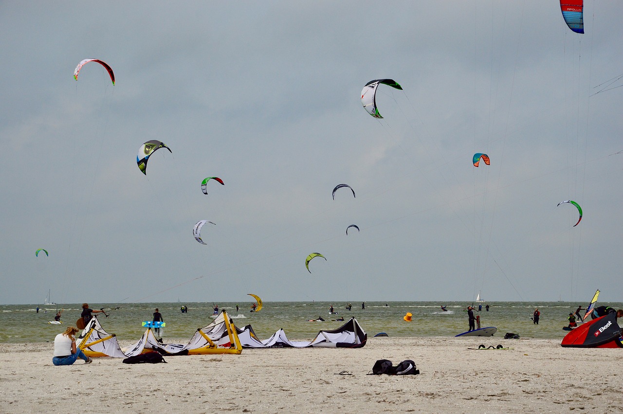 kiting  kiteboarding  kite surfing free photo