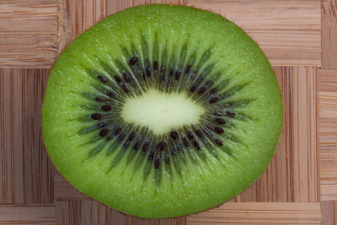 kiwi fruit vitamins free photo