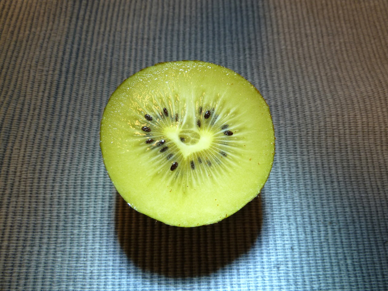 kiwi the heart of fruit free photo
