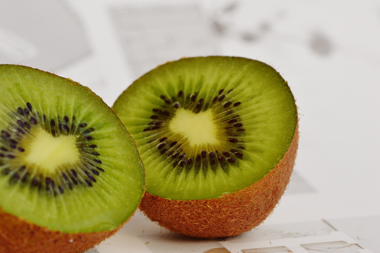 kiwi fruit healthy free photo