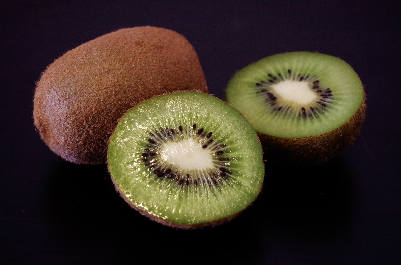 kiwi fruit green free photo
