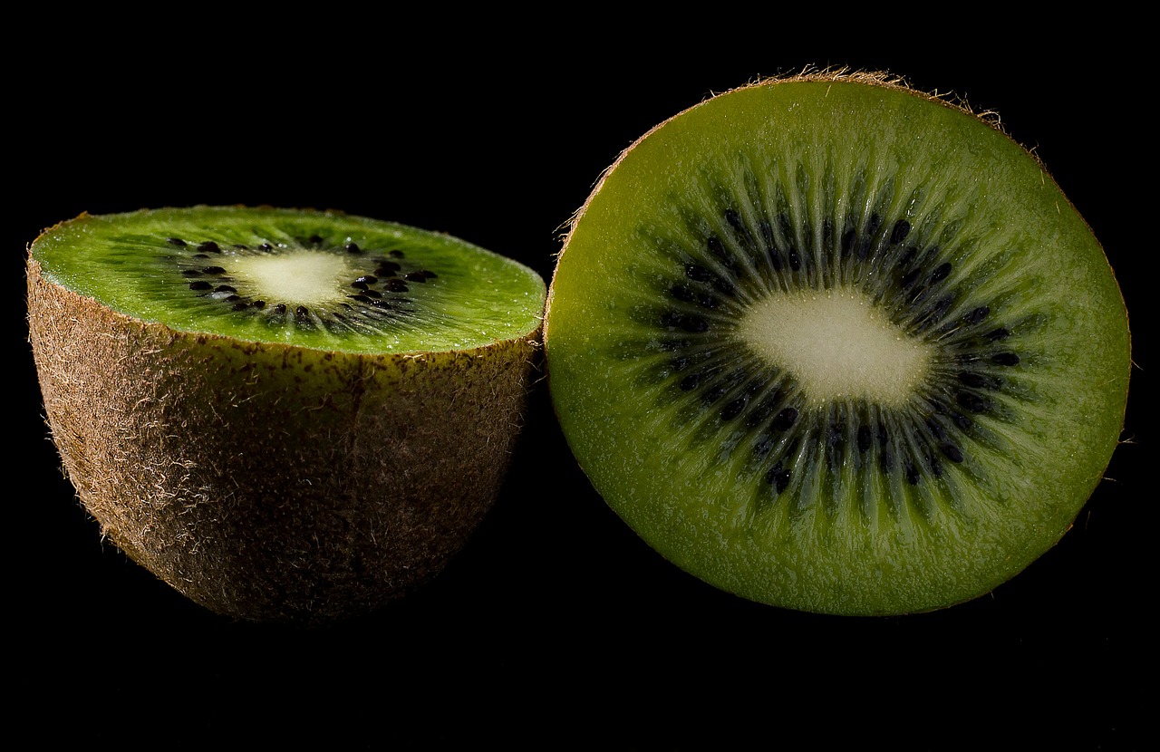 kiwi fruit green free photo