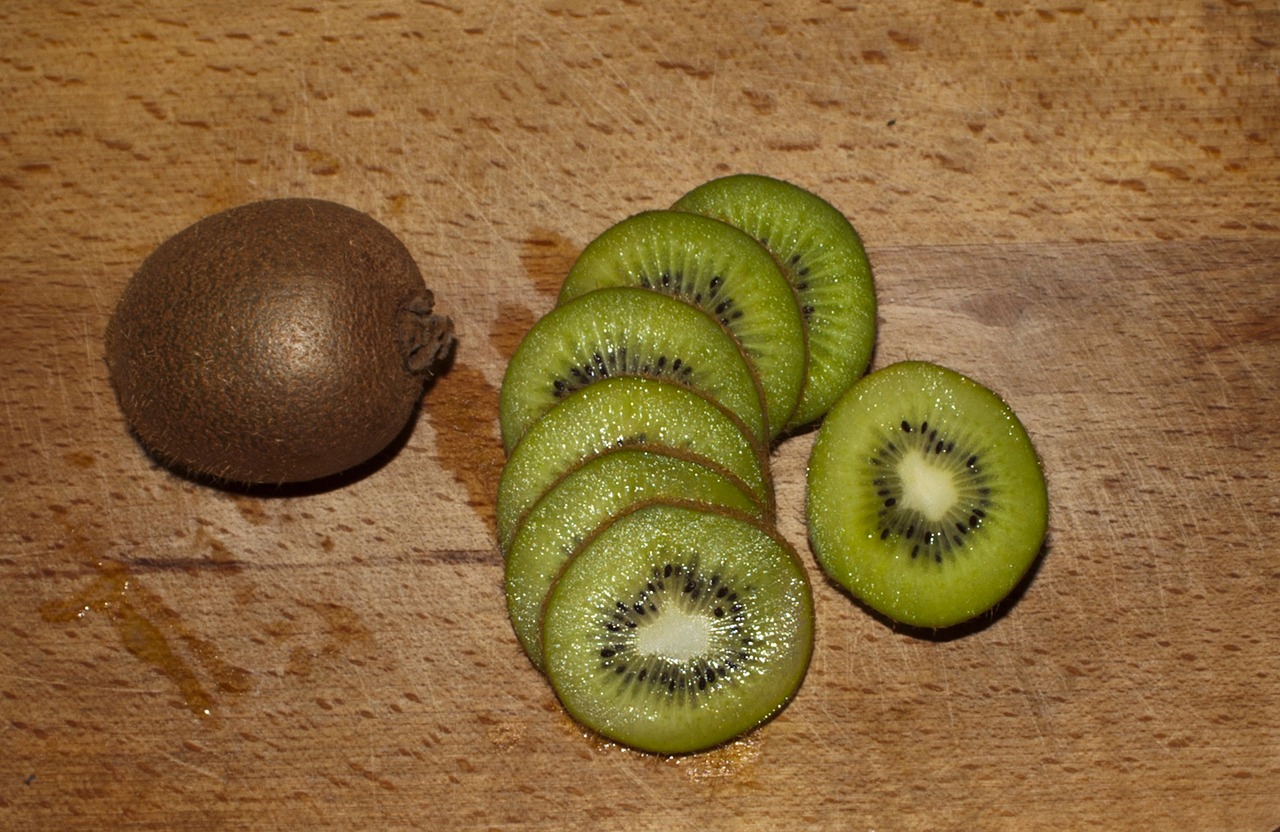 kiwi fruit food free photo