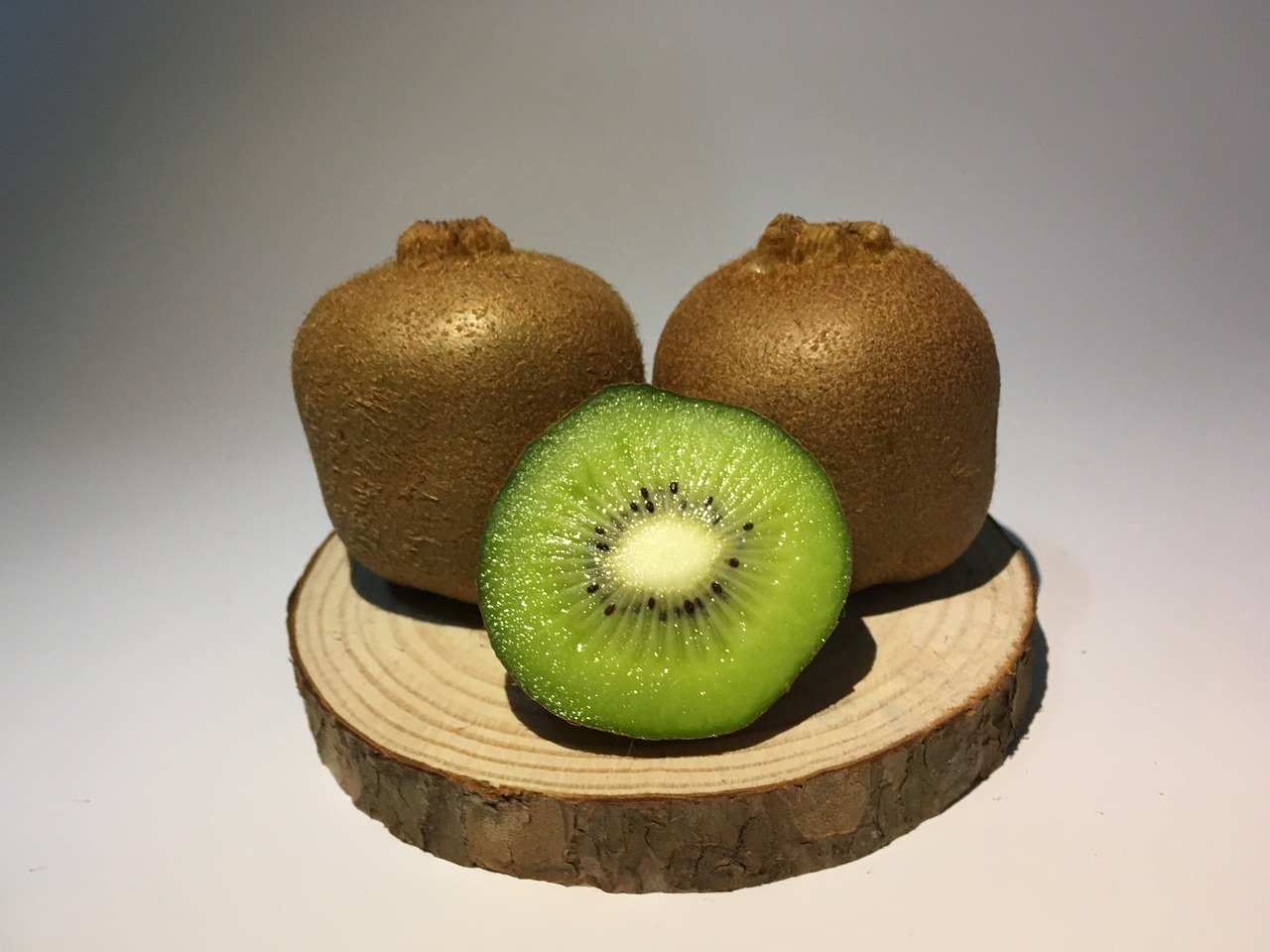 kiwi kiwi slices special dumb kiwi free photo