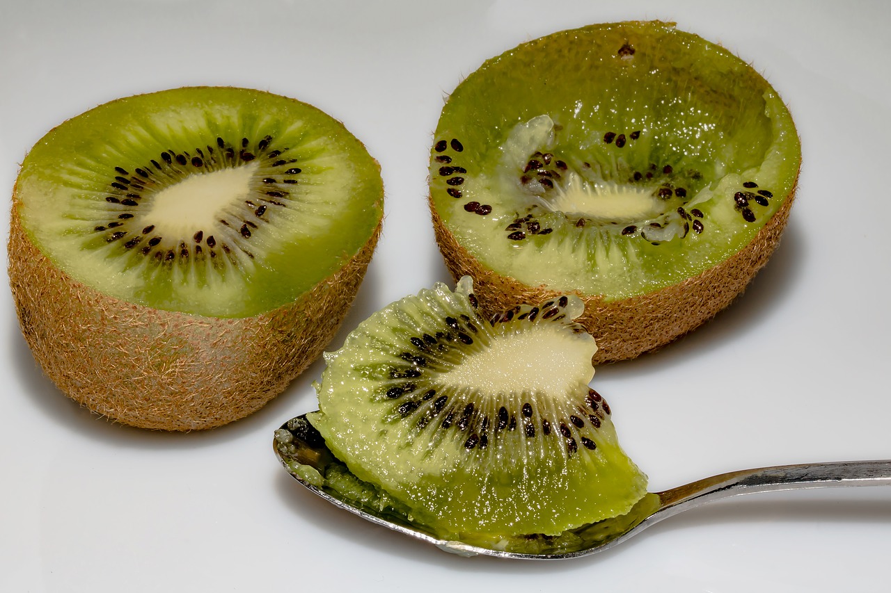 kiwi kiwi halves chinese gooseberry free photo