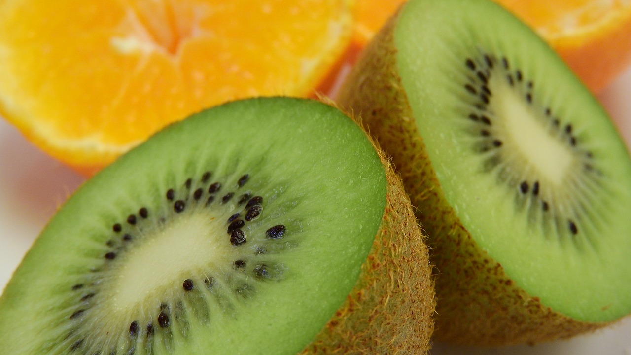 kiwi fruit detail free photo