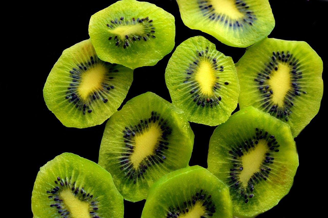 kiwi fruit green free photo