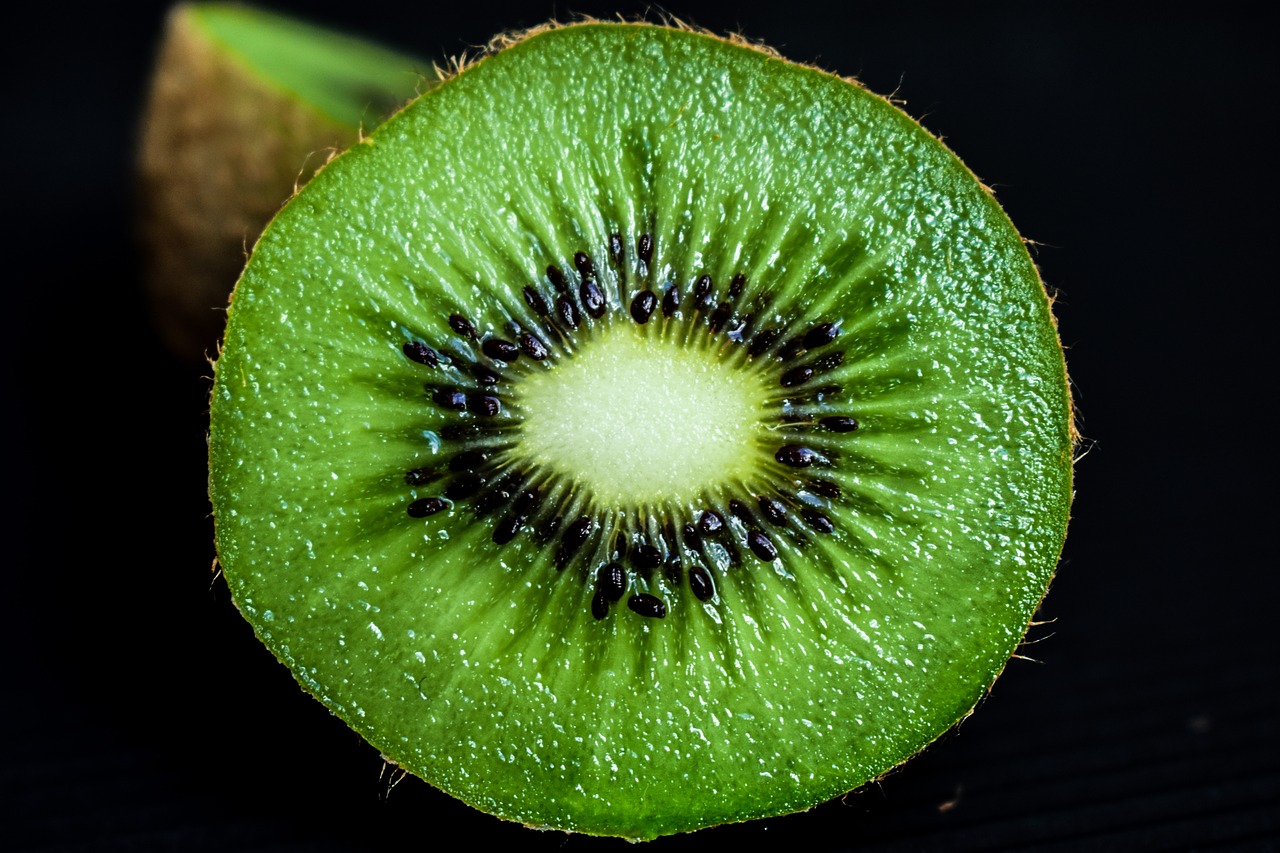 Kiwi, fruit, healthy, acidic fruits, fresh - free image from needpix.com