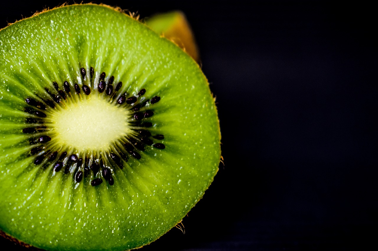 kiwi  fruit  healthy free photo