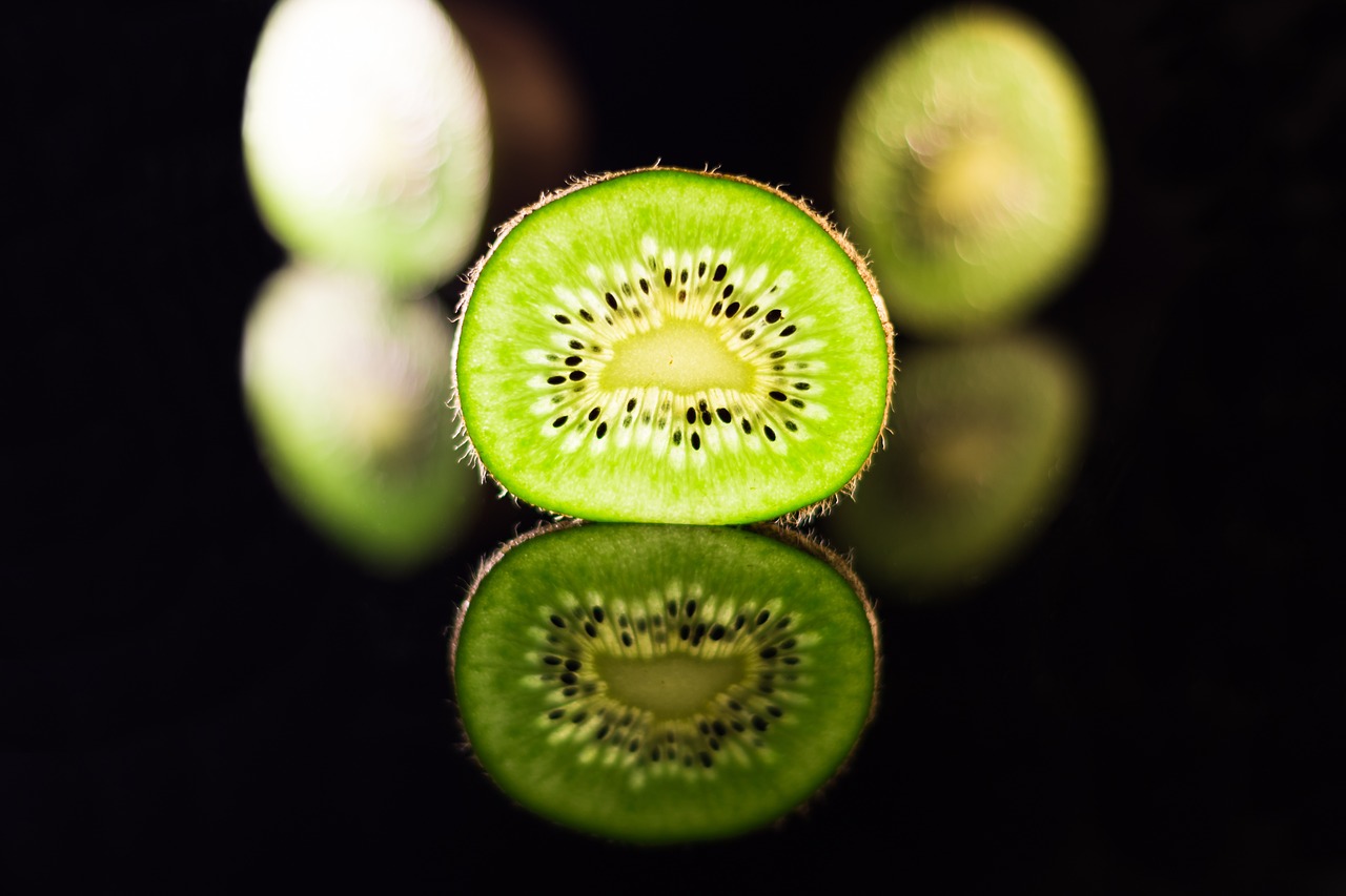 kiwi  fruit  fruit healthy free photo