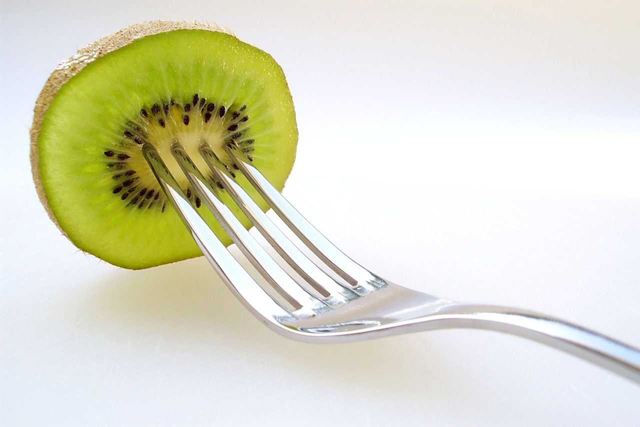 kiwi fruit fruits free photo