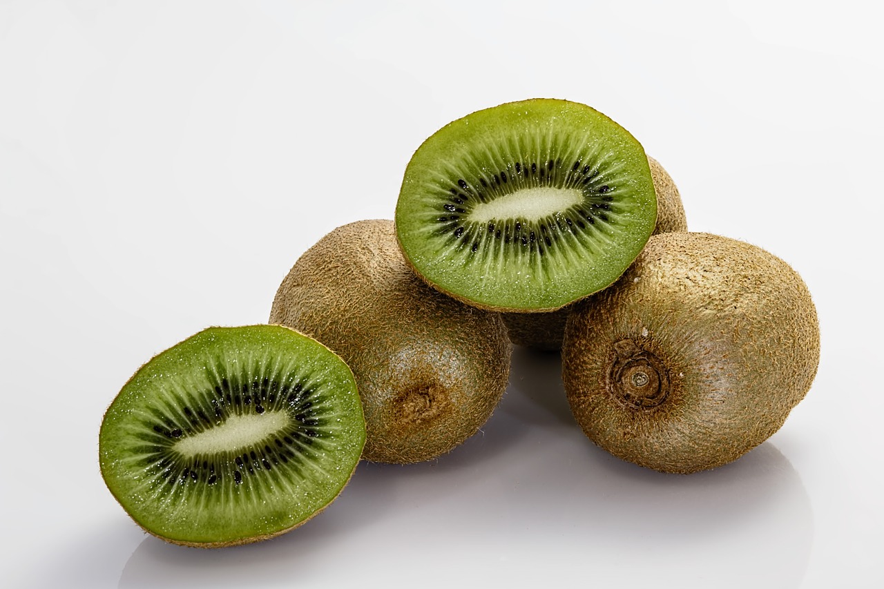 kiwifruit fruit kiwi free photo