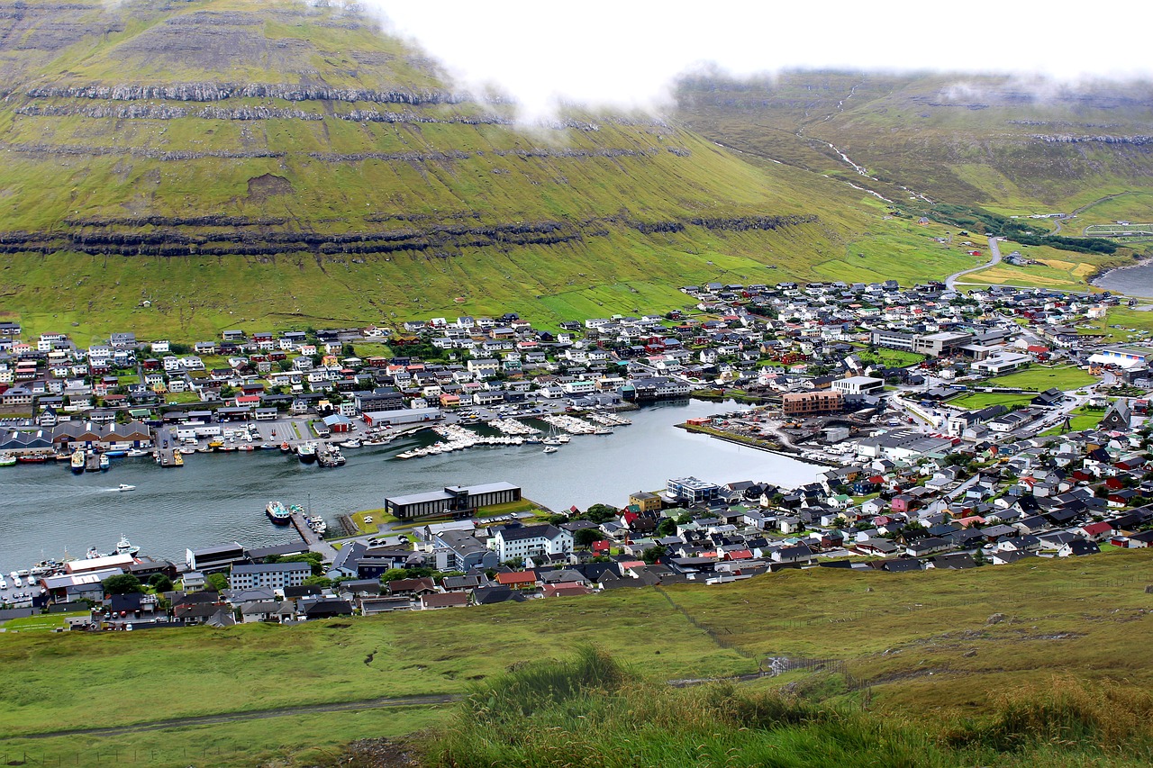 klaksvig  klaksvik  faroese town free photo