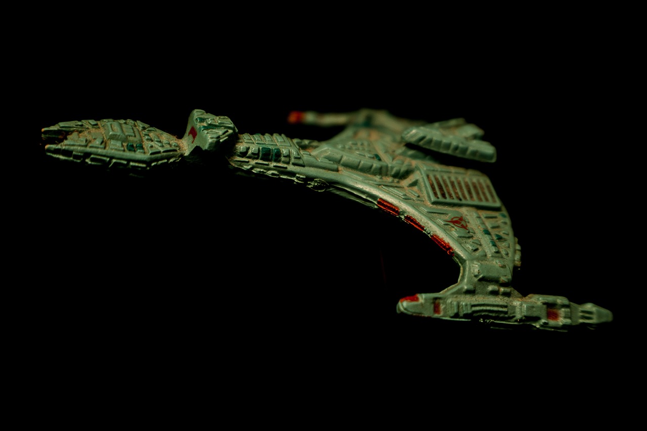 klingon battle cruiser toy free photo