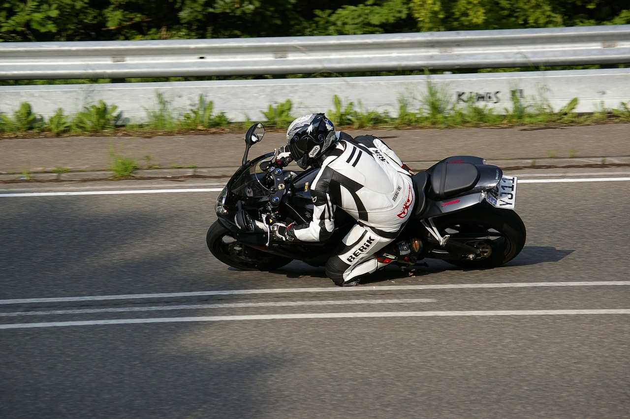 knee grind motorcycle curve free photo