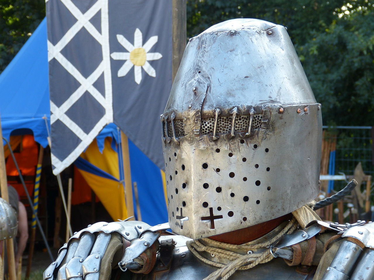 knight helm mask free photo