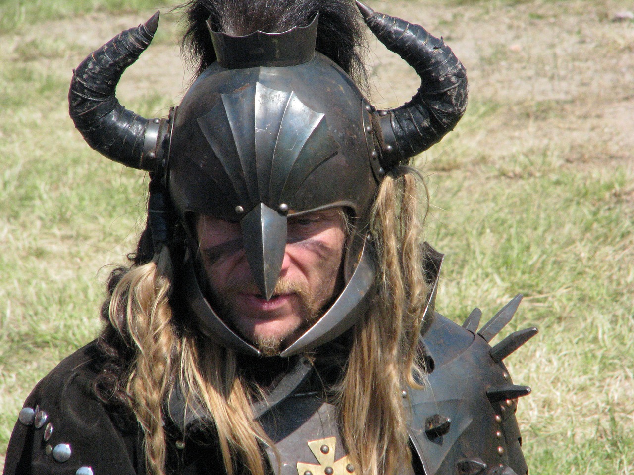 knight helmet armor warrior free photo