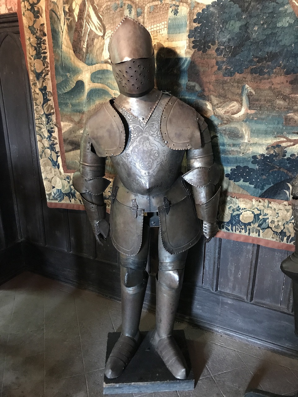 knight's castle armor knight free photo