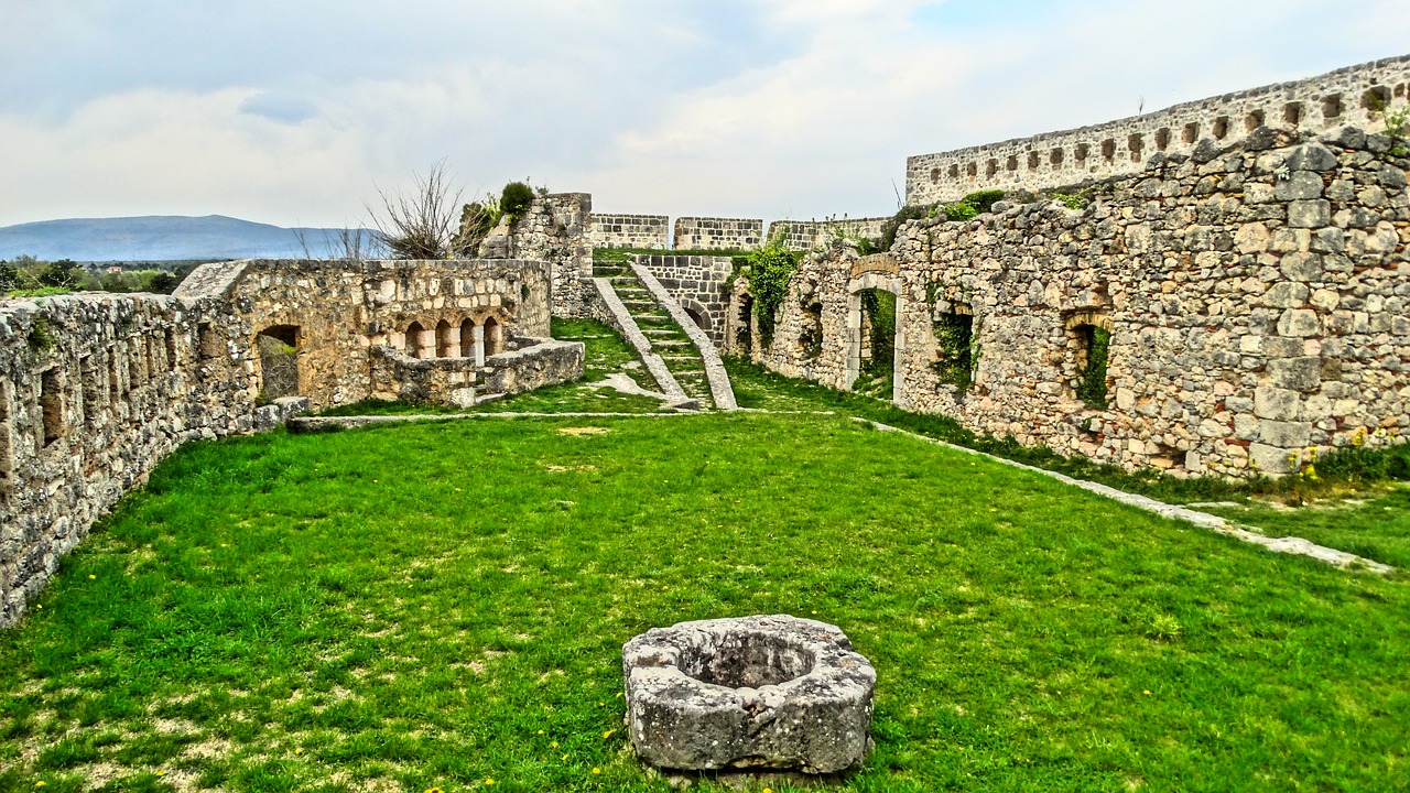 knin heritage architecture free photo