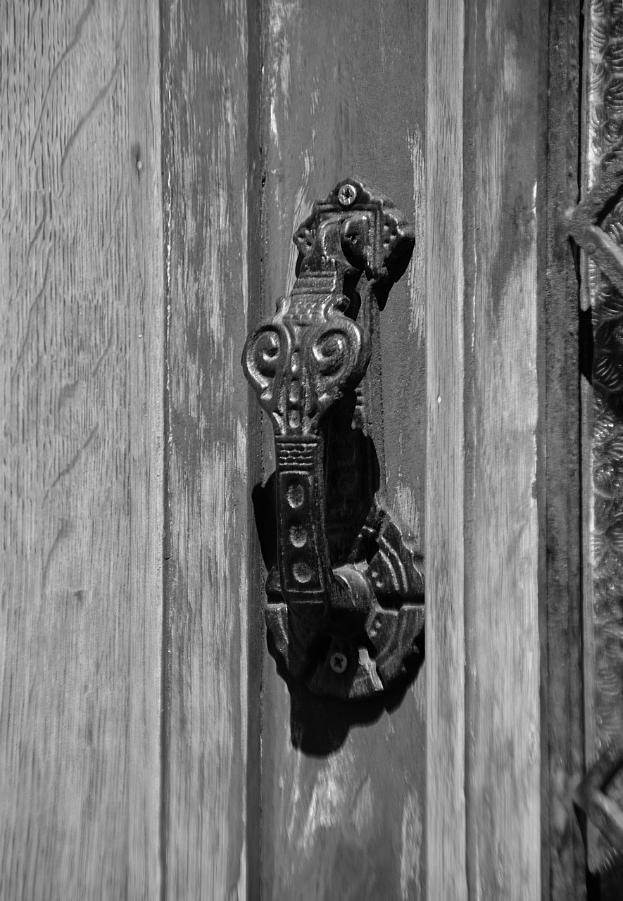 knocker door black and white free photo