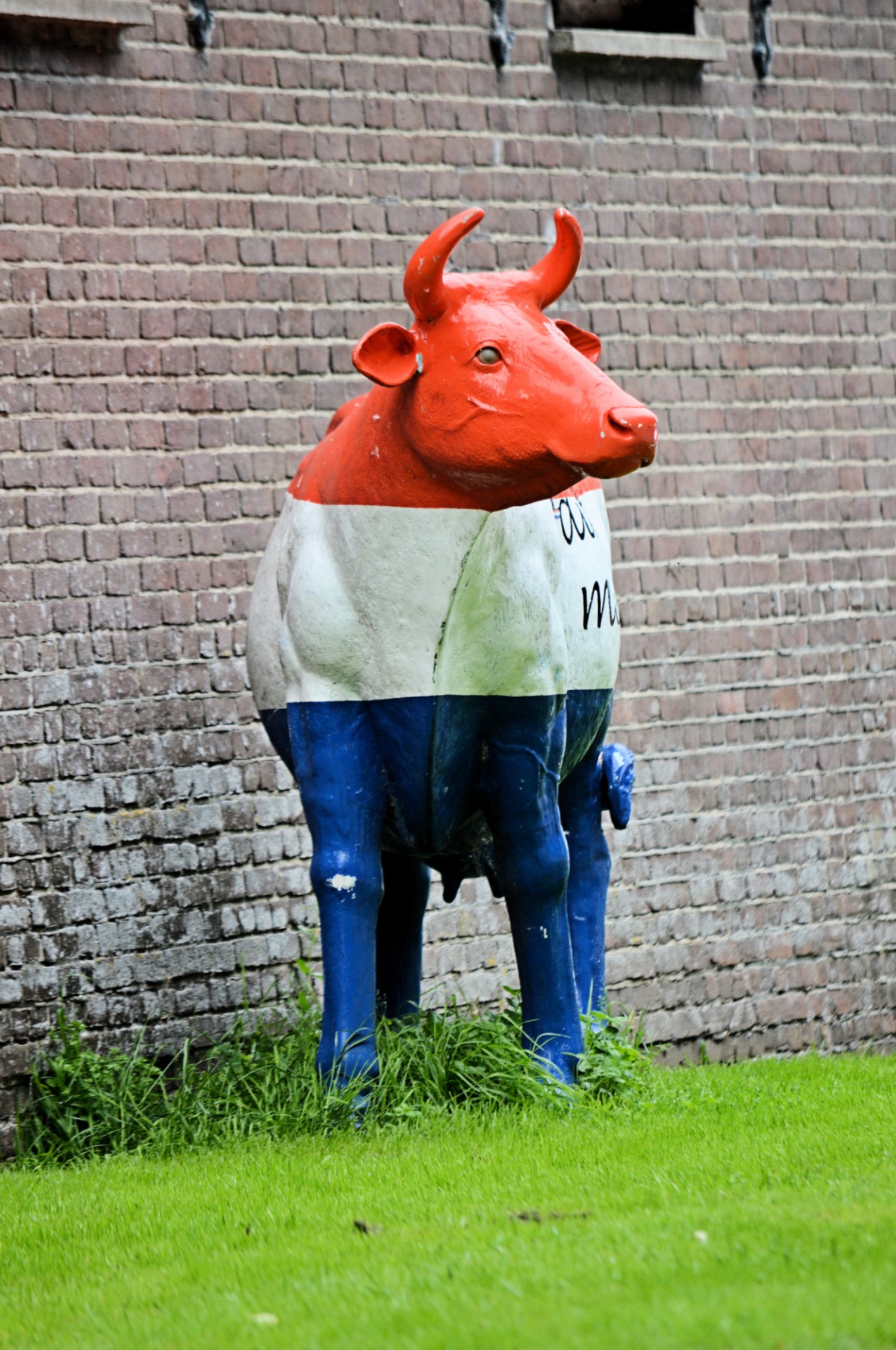 statue cow promotional free photo