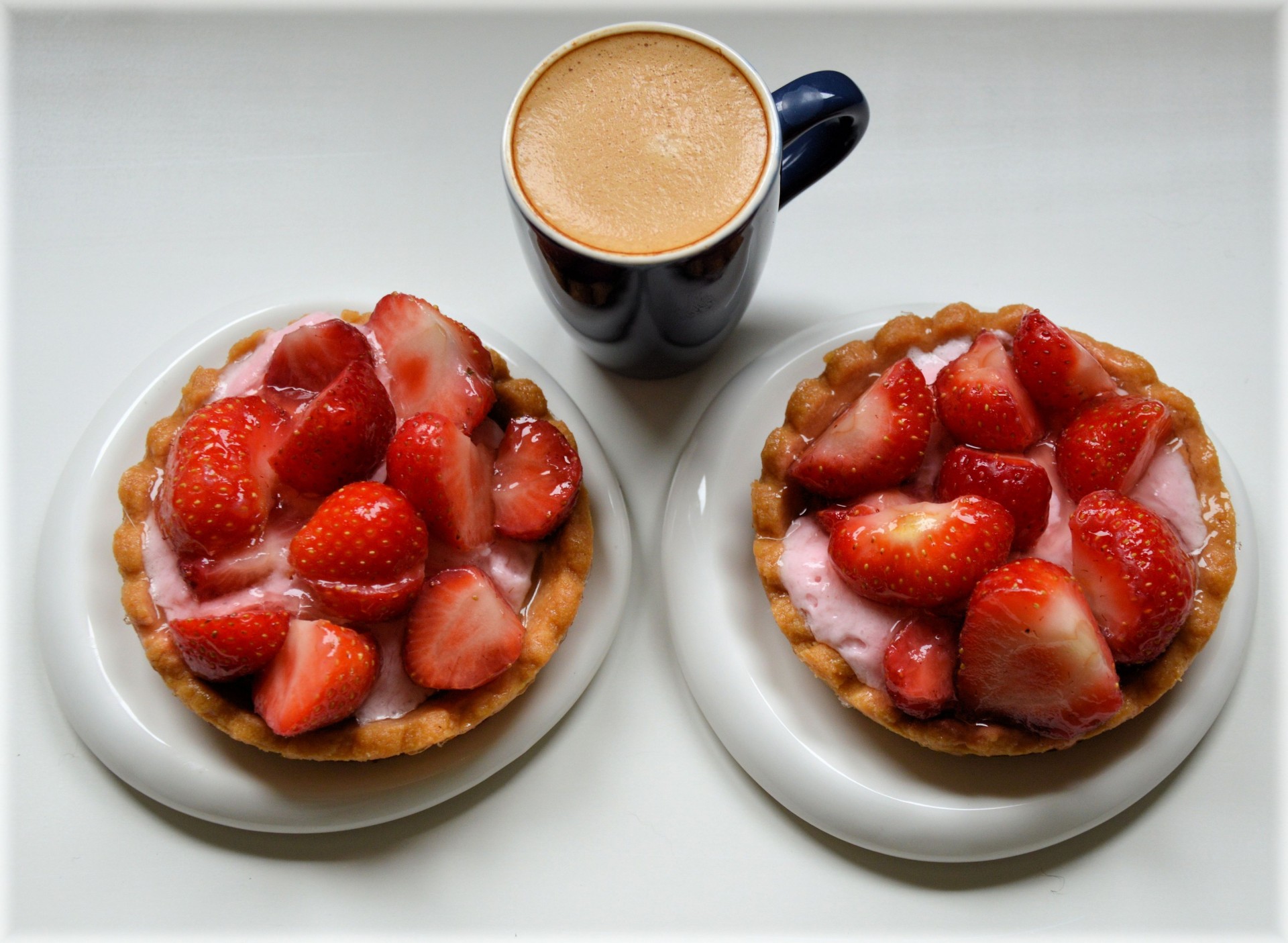 coffee cakes strawberry free photo