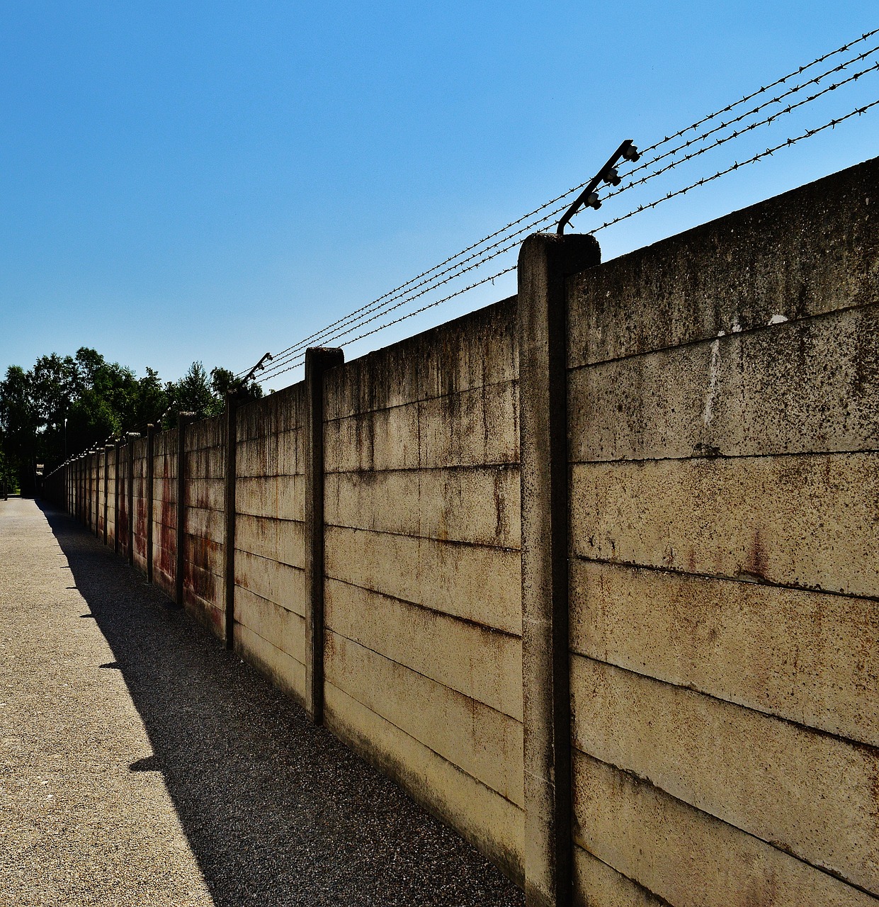 konzentrationslager dachau wall free photo