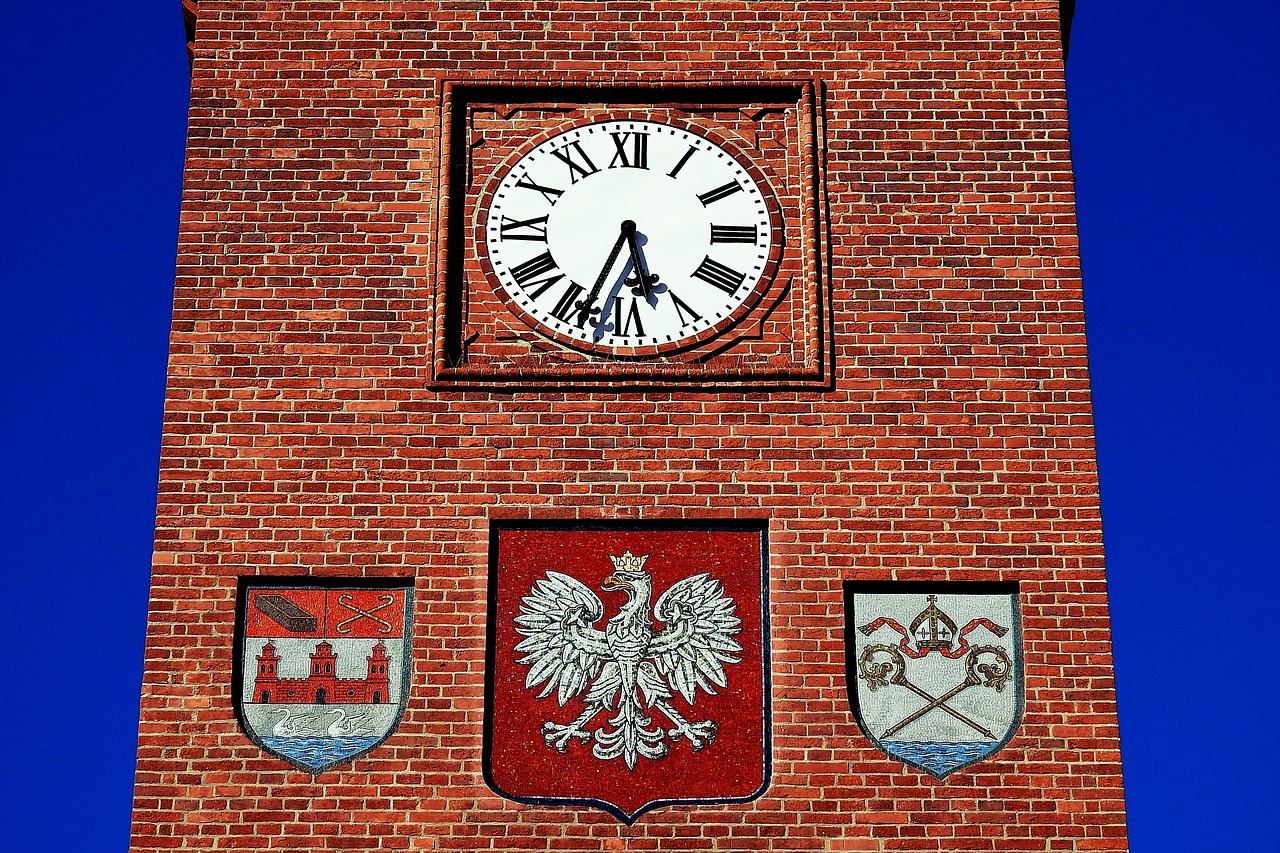 kołobrzeg  town hall tower  clock free photo