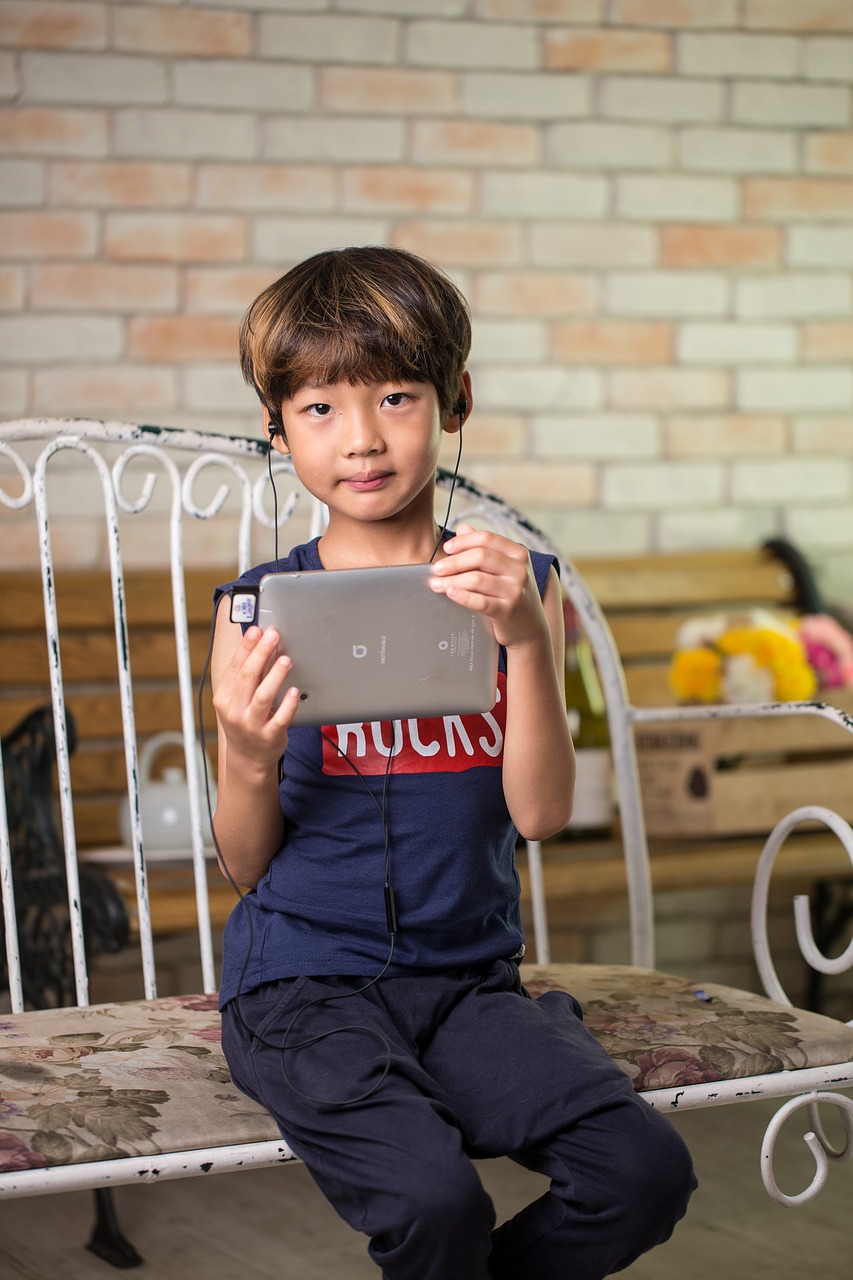 korean child device free photo