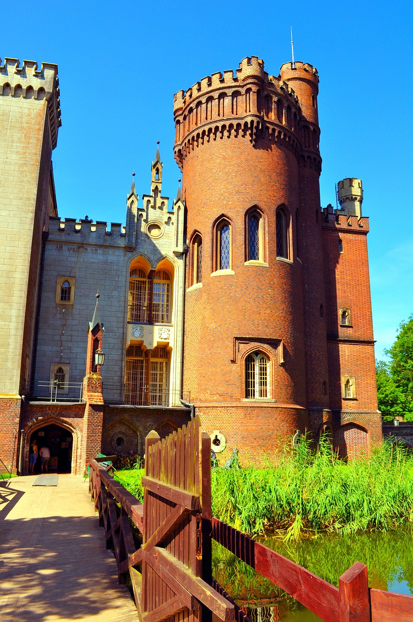 kórnik castle castle tower free photo